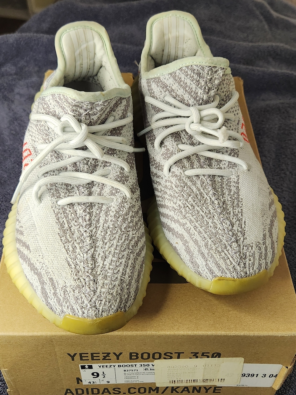 Adidas Yeezy Boost 350 V2 mens shoes size 9.5